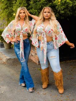 D & J Industies Co., LTD. PREORDER Everyone She Knows Top - White Floral Pre-Orders